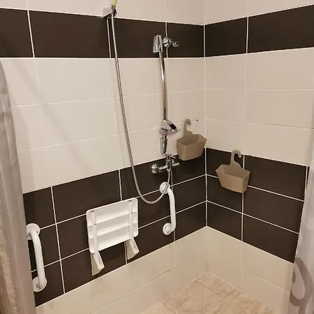 Les Oliviers, Avec Terrasse Apartamento Beaucaire (Gard)