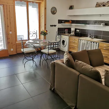 Les Oliviers, Avec Terrasse *