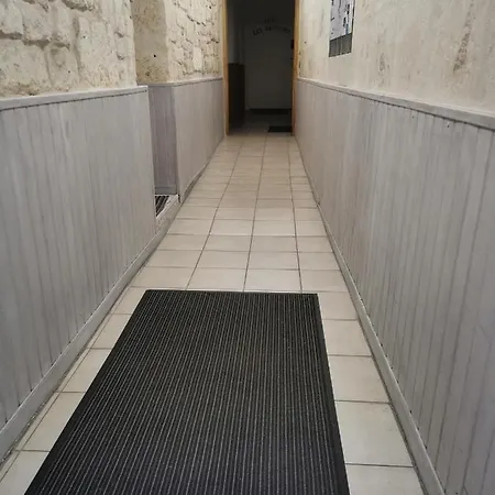 Les Oliviers, Avec Terrasse Beaucaire (Gard)