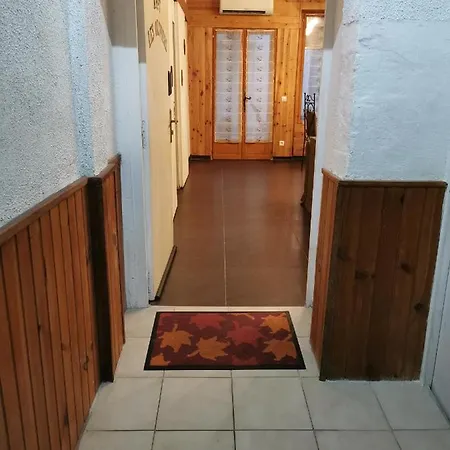 Les Oliviers, Avec Terrasse * Beaucaire (Gard)